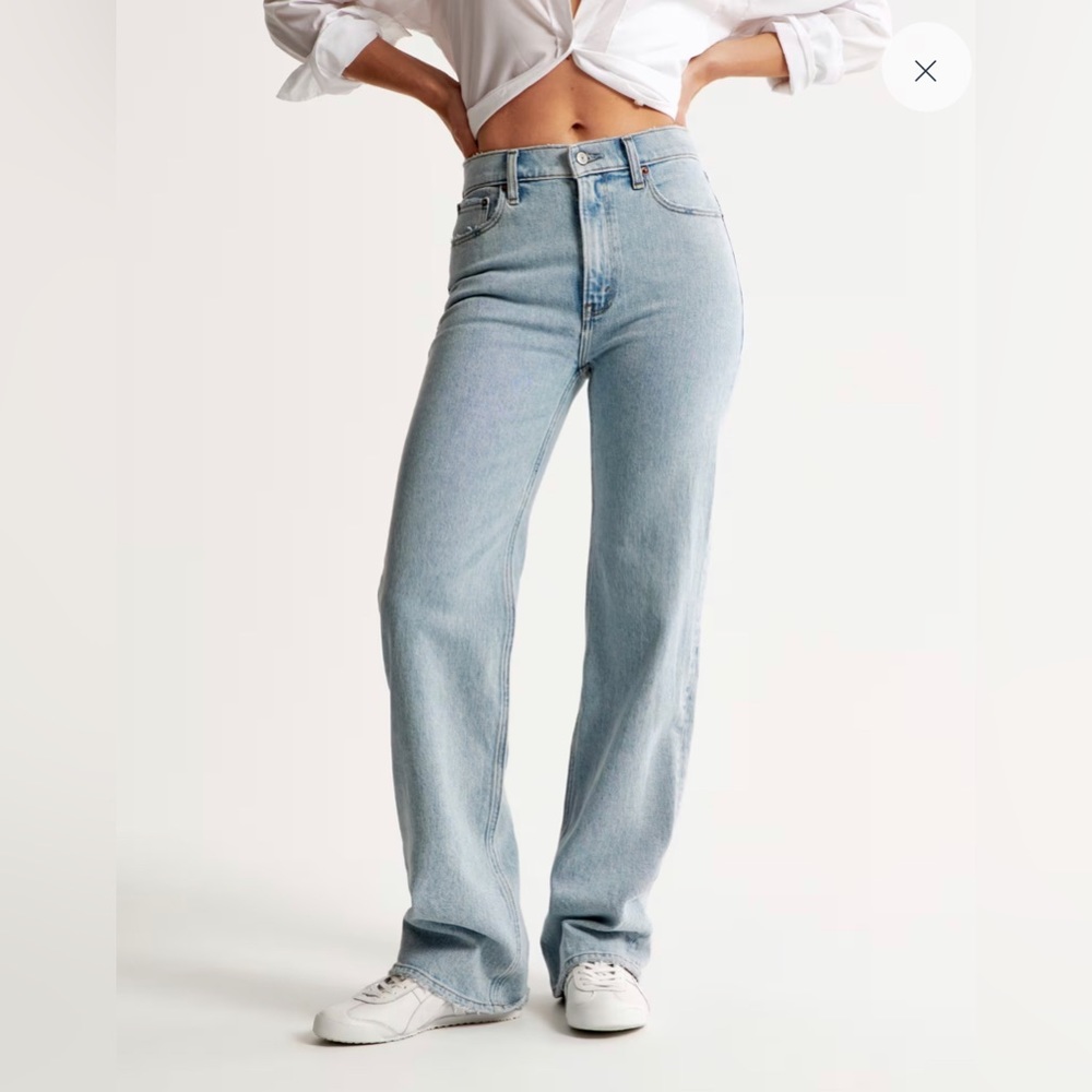 A& F The 90s Relaxed Jean High Rise. 29 Long.